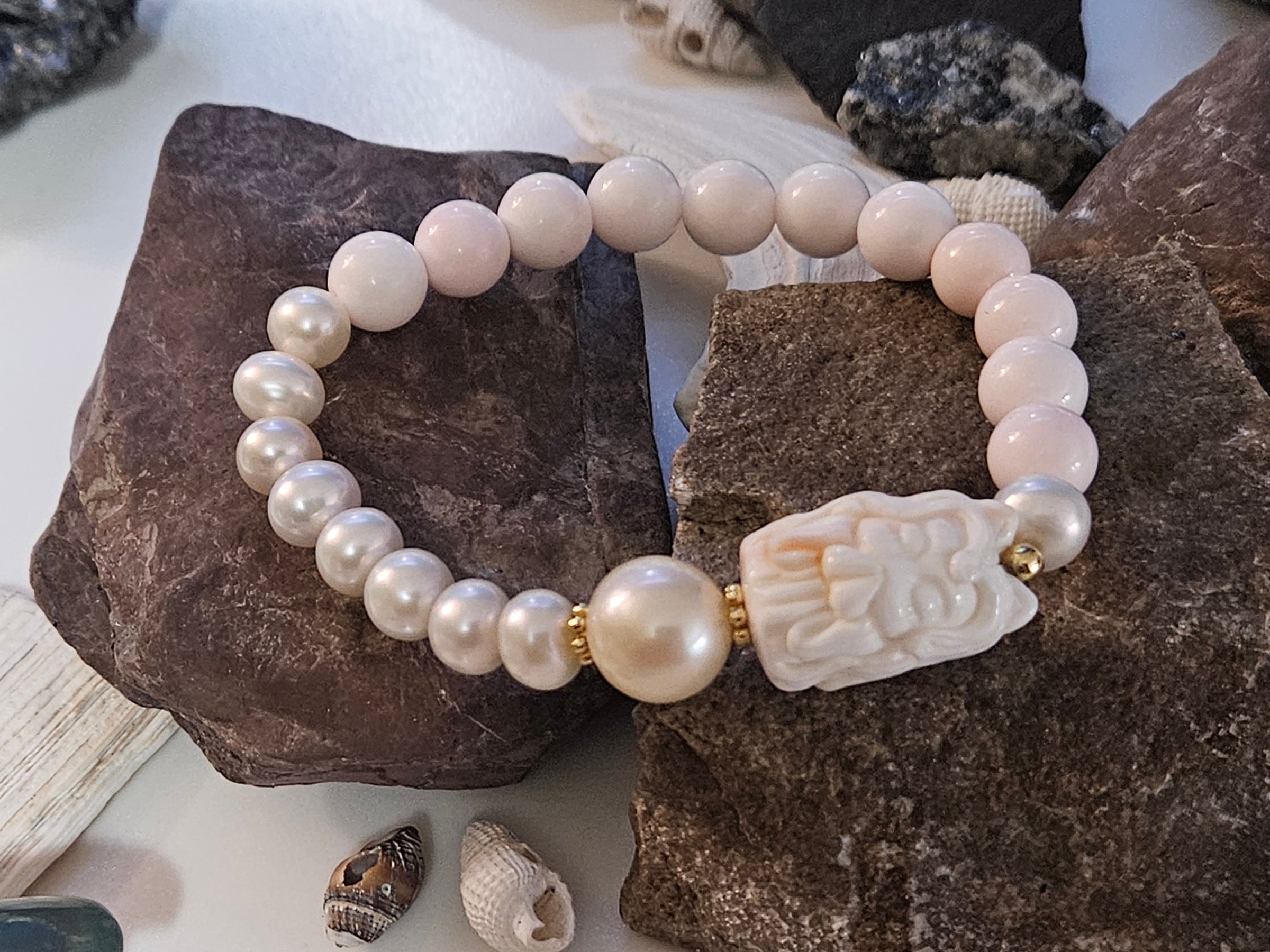 Timeless Natural Pink Conch Shell Nine-Tailed Fox Bracelet