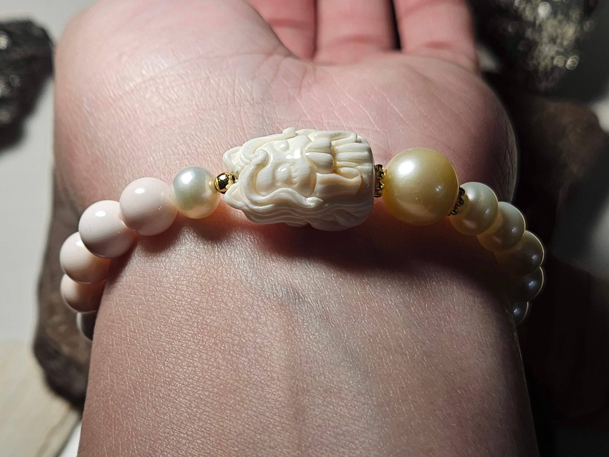 Timeless Natural Pink Conch Shell Nine-Tailed Fox Bracelet