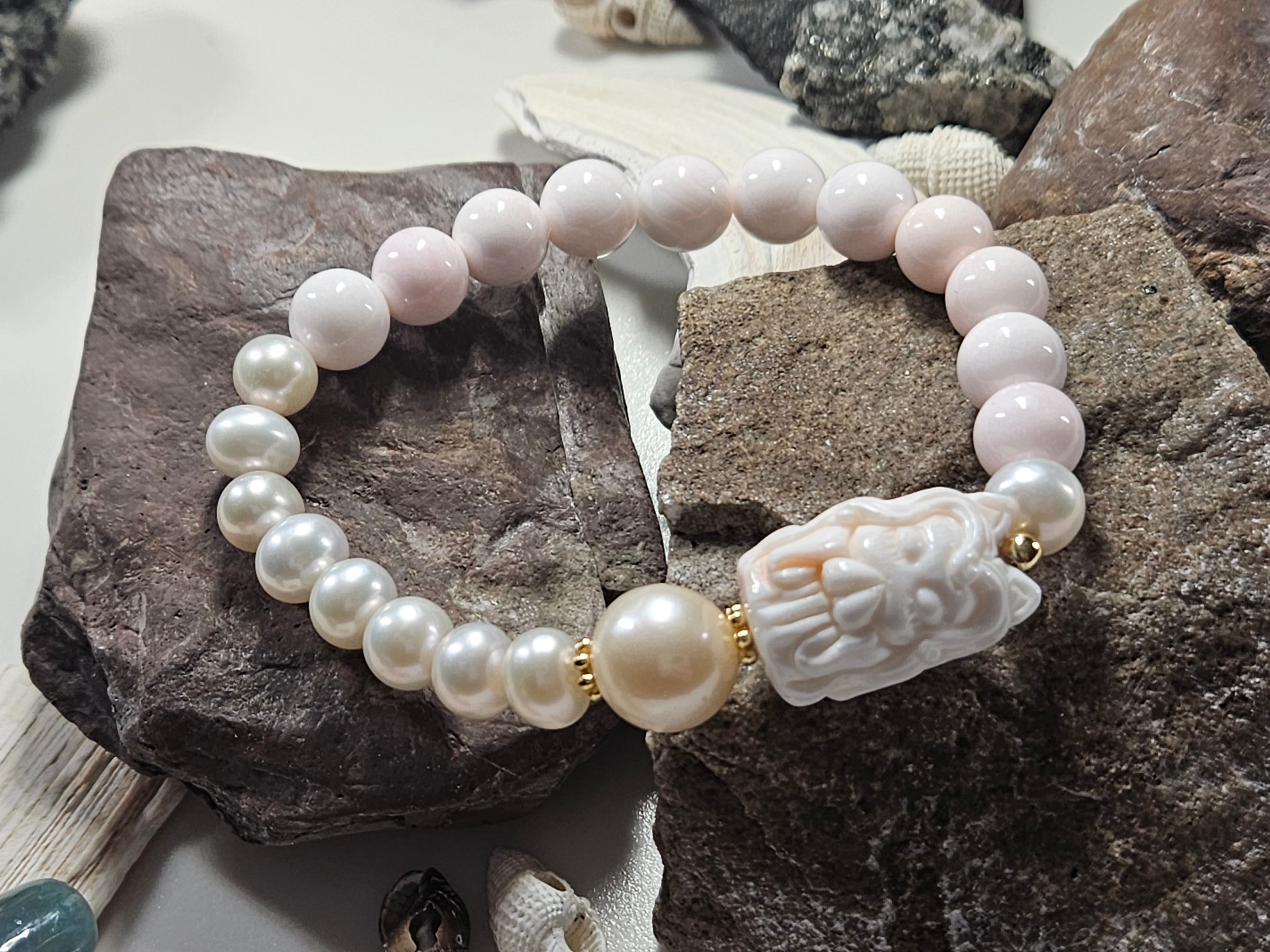 Timeless Natural Pink Conch Shell Nine-Tailed Fox Bracelet