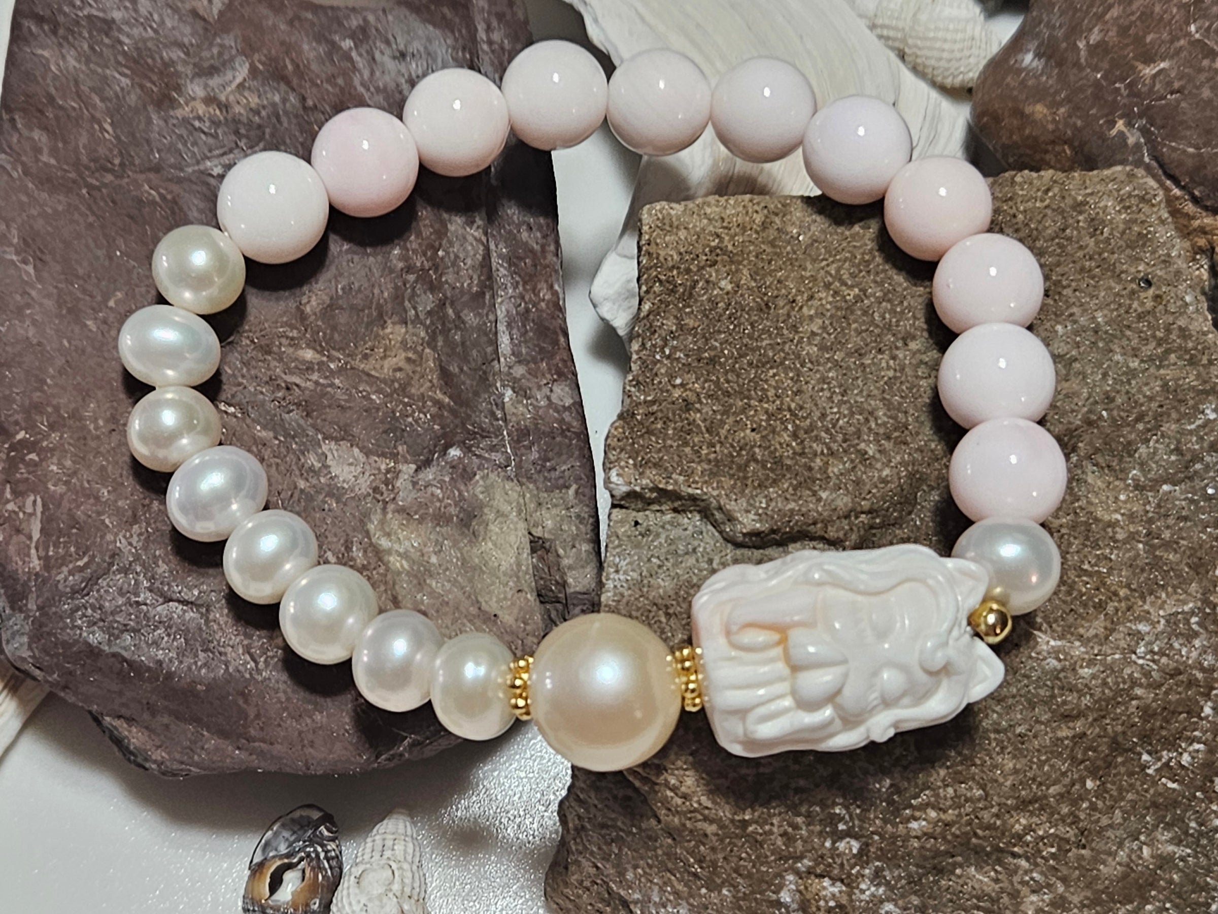 Timeless Natural Pink Conch Shell Nine-Tailed Fox Bracelet