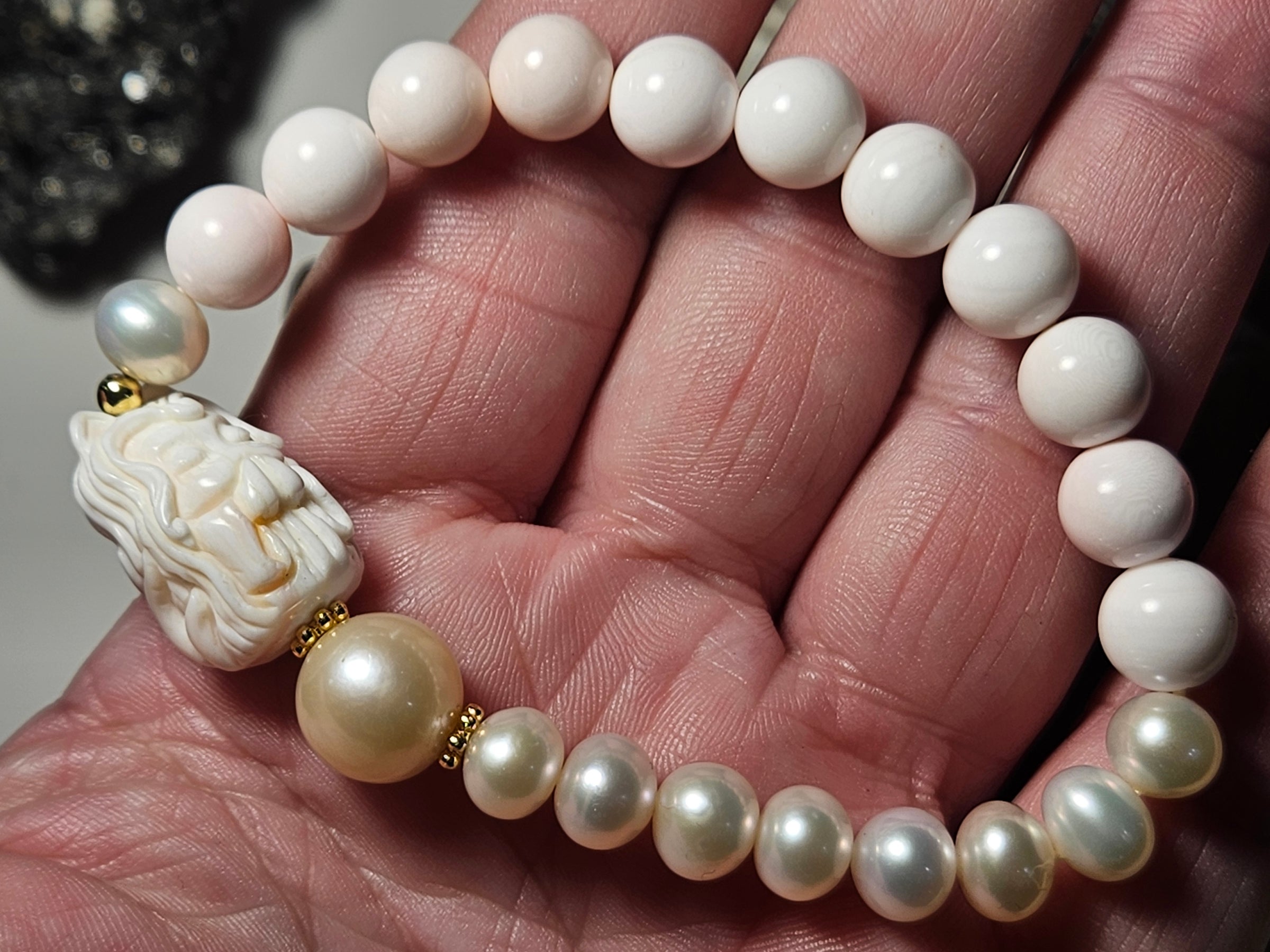 Timeless Natural Pink Conch Shell Nine-Tailed Fox Bracelet