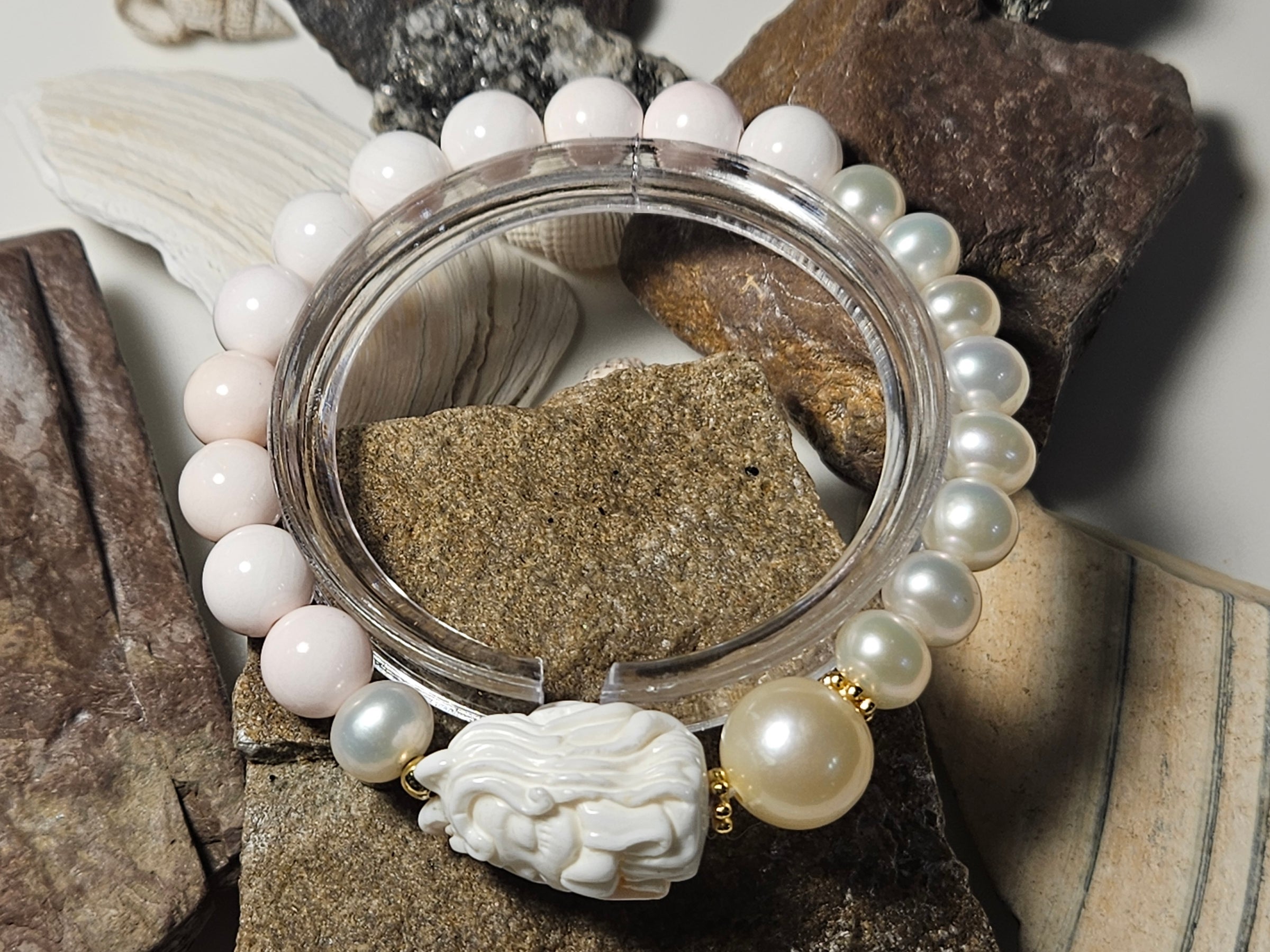 Timeless Natural Pink Conch Shell Nine-Tailed Fox Bracelet