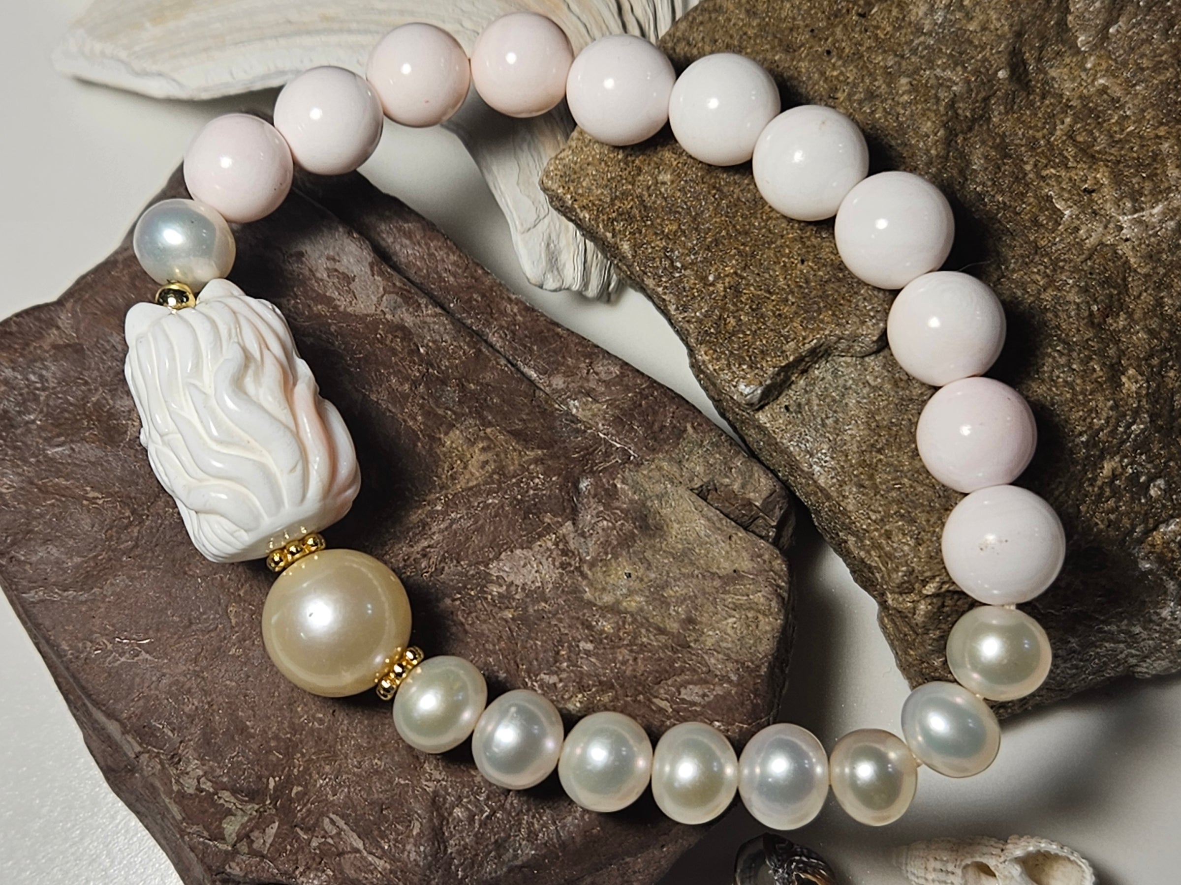 Timeless Natural Pink Conch Shell Nine-Tailed Fox Bracelet
